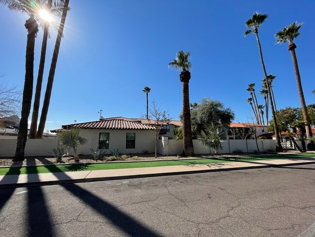 Building Photo - The Mariposa