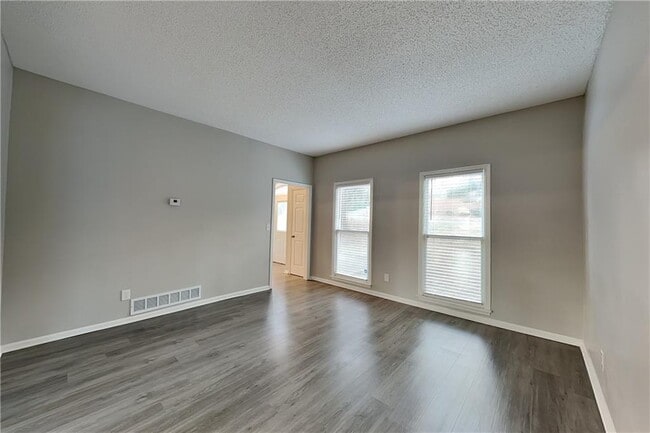 Building Photo - 1717 Victoria Way NW