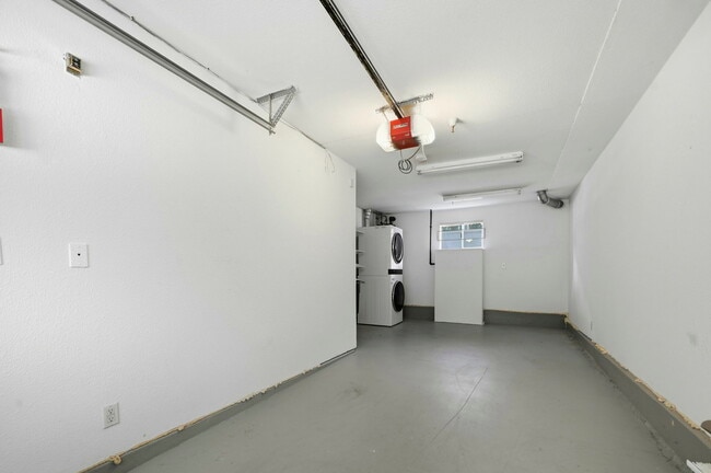 Building Photo - 14 Jennifer Pl