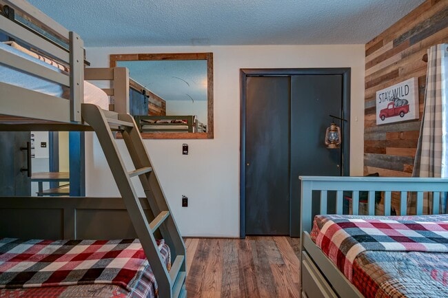 Building Photo - 46 Linderhof Golf Course Rd