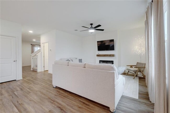 Building Photo - 910 Bunton Reserve Blvd