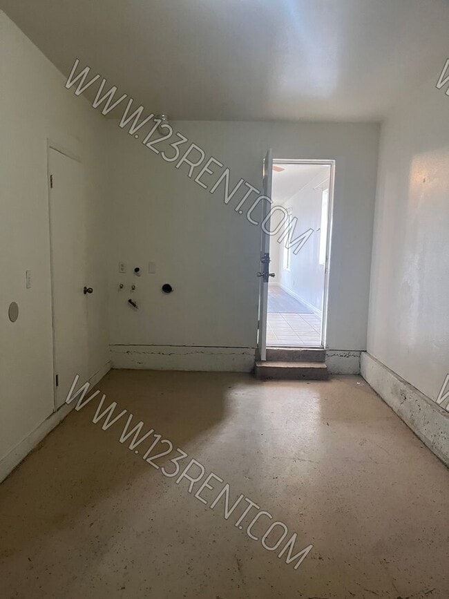 Building Photo - 2BD/1.5BTH TOWNHOUSE WEST LANCASTER