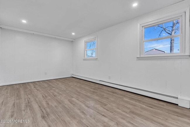 Building Photo - 1094 June Ct