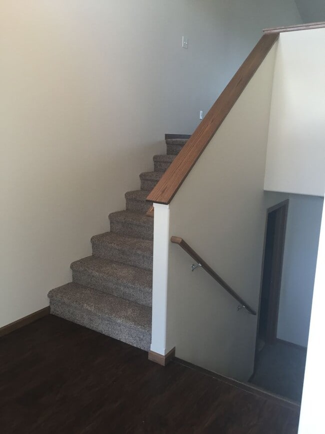 Building Photo - 3 Bed 3 Bath Twin Home