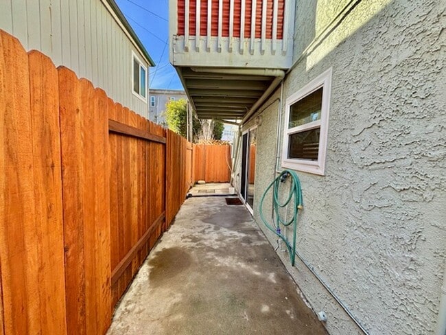 Building Photo - Oxnard | Silver Strand | 1 bed + 1 bath | ...