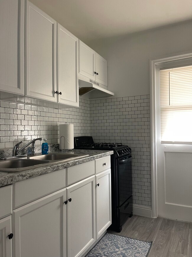 Building Photo - 6393 S Russell Rd