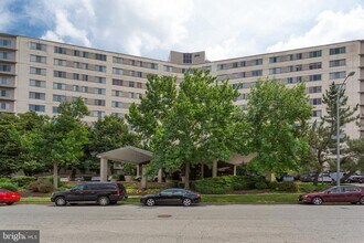 Building Photo - 1200 N Nash St