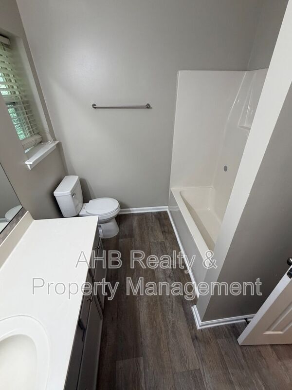 Building Photo - 1047 Oak Blossom Way