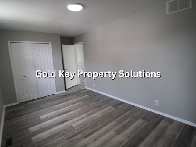Building Photo - MUNCIE Updated 2 BR 1 BA House with New Kitchen Appliances (SECTION 8 APPROVED)