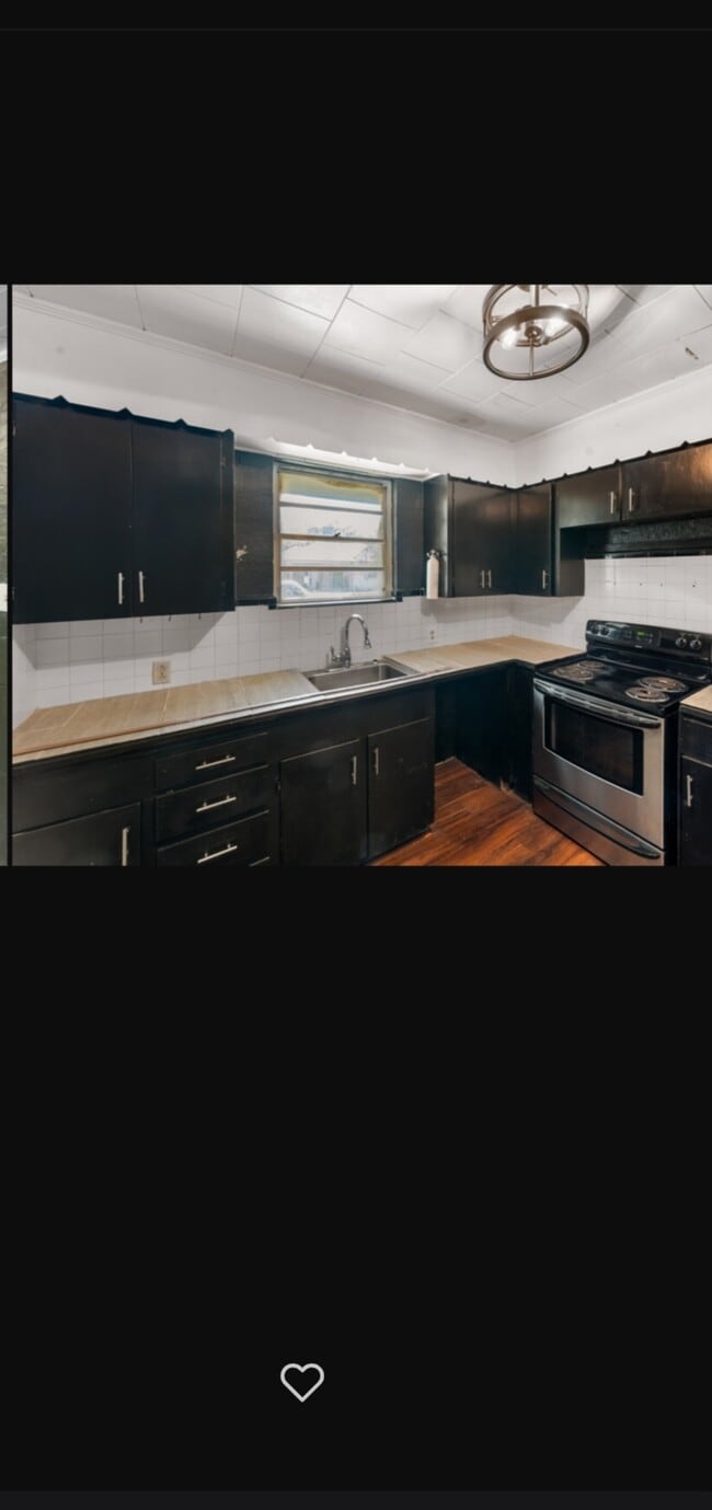 Building Photo - 3737 Maywood Ave