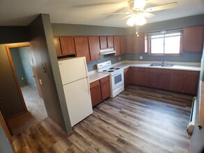 Building Photo - 2 bedroom 1 bath in Owatonna