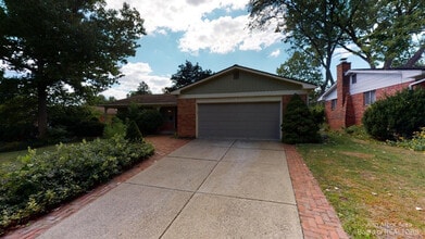 Building Photo - 2235 Prairie St