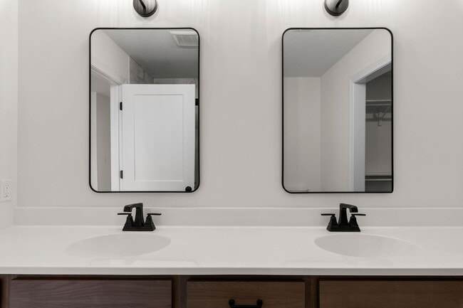 Building Photo - 5663 Ralph Dobbs Way