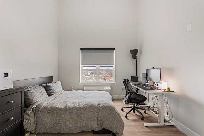 Building Photo - 212 70th St