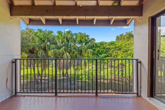 Building Photo - 330 W Park Dr