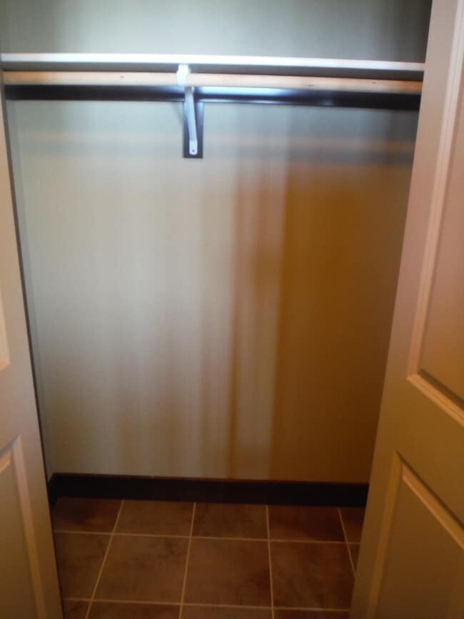 Building Photo - Gorgeous 3 Bedroom Condo- Across Street fr...
