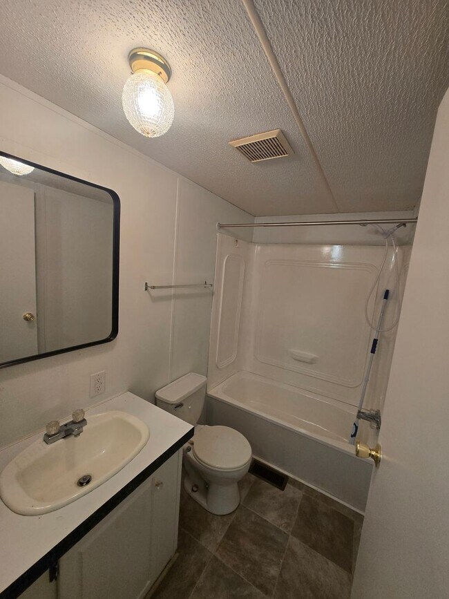 Building Photo - 2/2 Half Acre Mobile Home in Keystone Heights