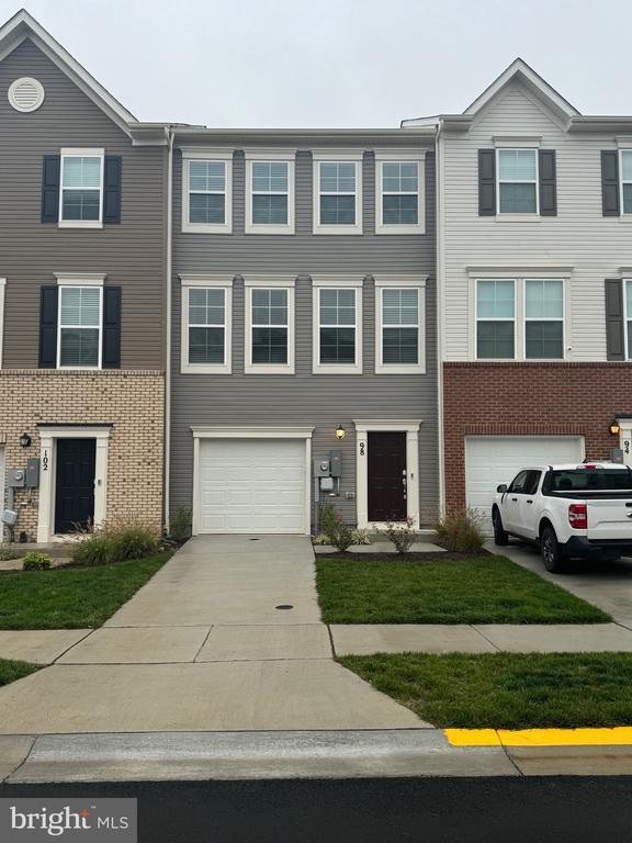 Building Photo - 98 Extrovert Dr