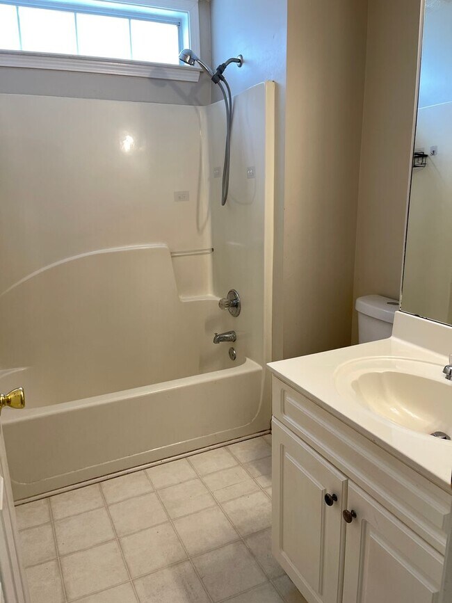 Building Photo - Ranch on full basement