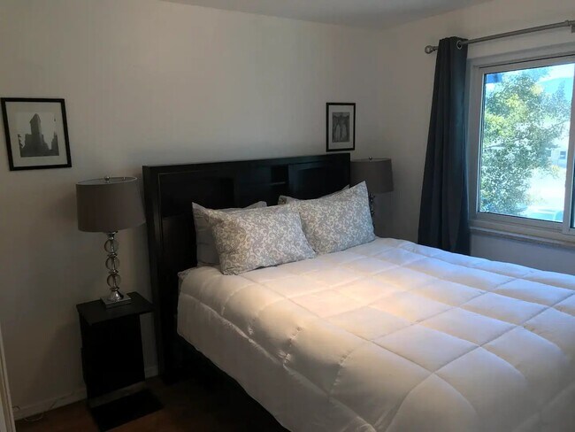 Building Photo - Long Term Rental- Summit Yacht Club 51