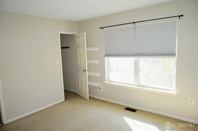 Building Photo - 62 Colleen Ct