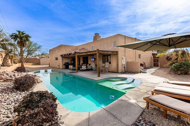 Building Photo - 3921 Aloha Ln