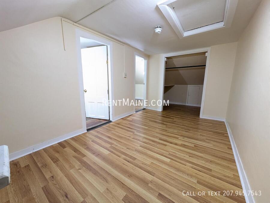 Building Photo - 28 Autumn St