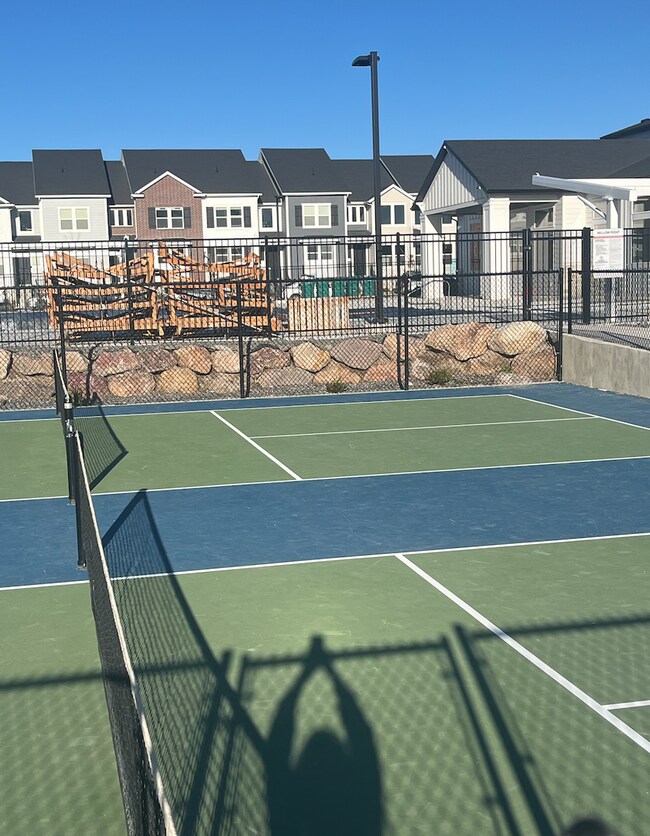 Building Photo - Three Bedroom Partially Furnished Townhome in Lehi