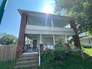 Building Photo - 902-904 1/2 S Limestone St.