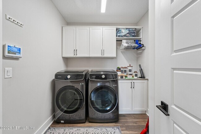 Building Photo - 10223 Silverbrook Trl