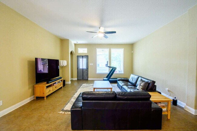 Building Photo - Spacious 4BR/2BA Energy Star Certified Hom...