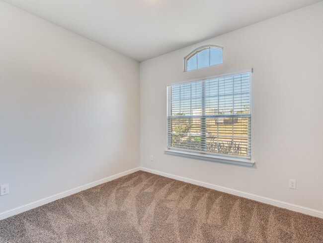 Building Photo - 181 Driftoak Dr