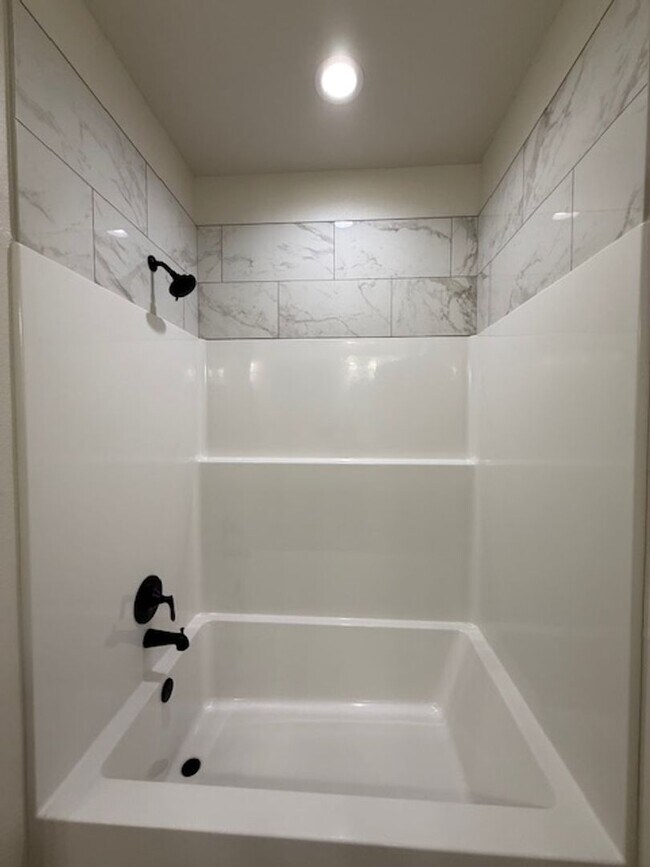 Building Photo - 7035 Glen Abbey St