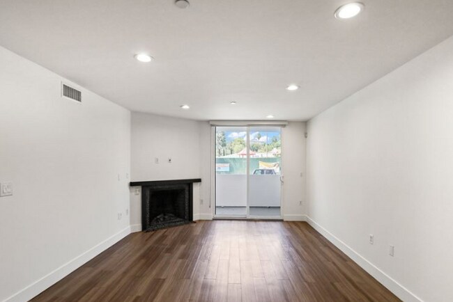 Primary Photo - 833 N Edinburgh Ave Los Angeles, CA 90046