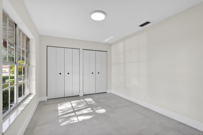 Building Photo - 846 Salem Ln