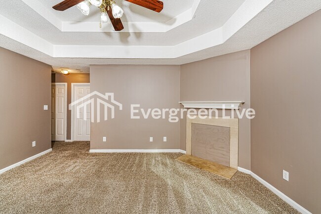 Building Photo - 2027 Townhouse Ln