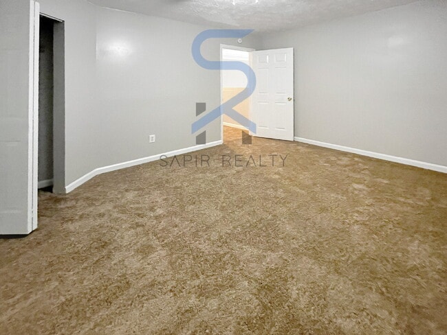 Building Photo - Move in before October 15th and get $100 O...