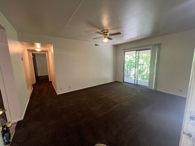 Building Photo - Spacious 2 bed/2 bath in Millcreek-**Move ...