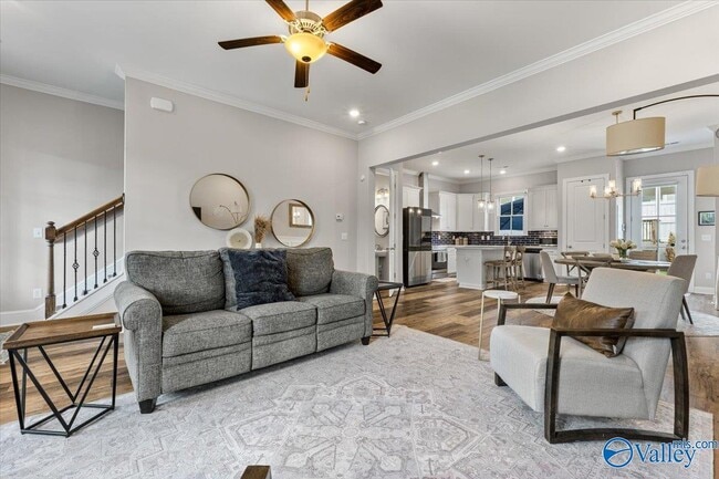 Building Photo - 38 Pine St