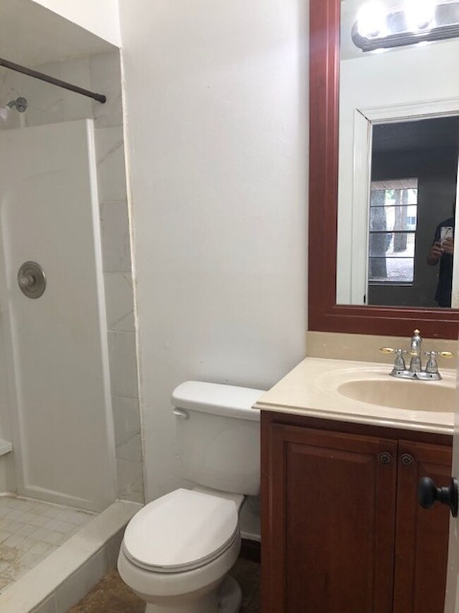 Building Photo - 3 Bed 2 Bath Home on Huge Corner Lot | Gar...