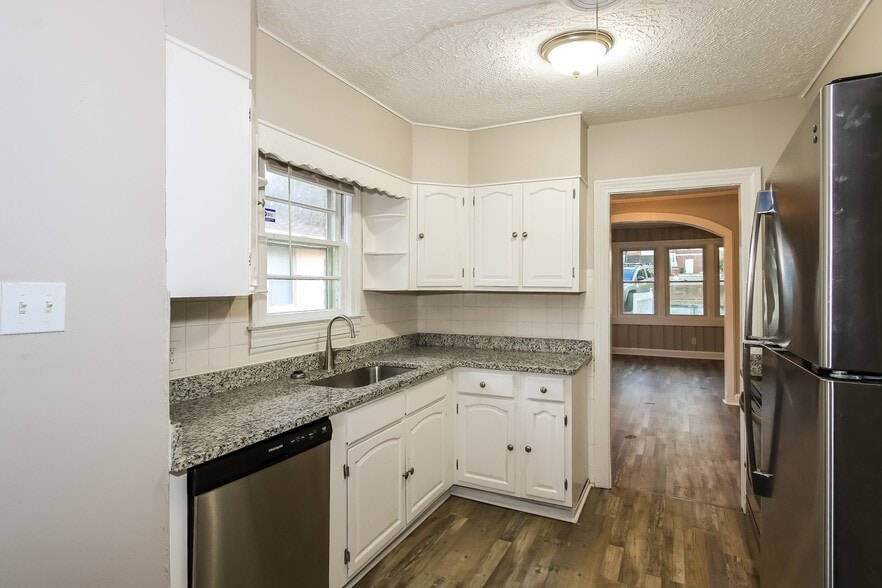 Building Photo - 426 Hampton Ave NW