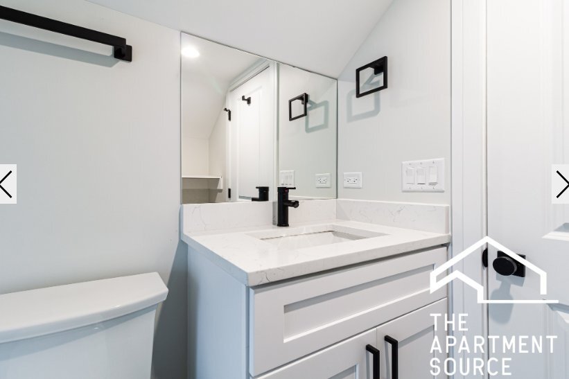 Building Photo - 858 N Paulina St