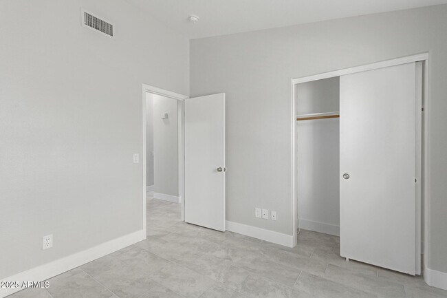Building Photo - 16455 N 137th Dr