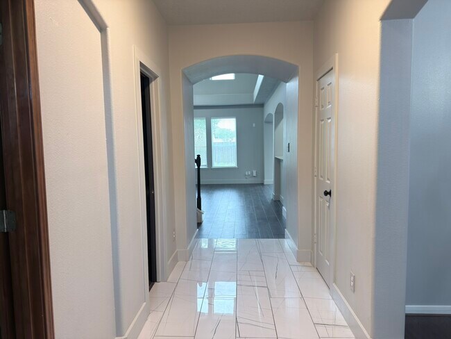 Building Photo - 18006 Barton Ridge Ln