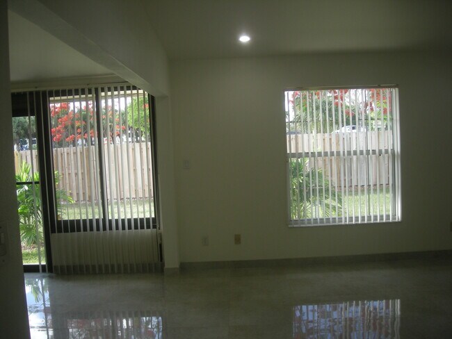 Building Photo - 11701 SW 108th Ln