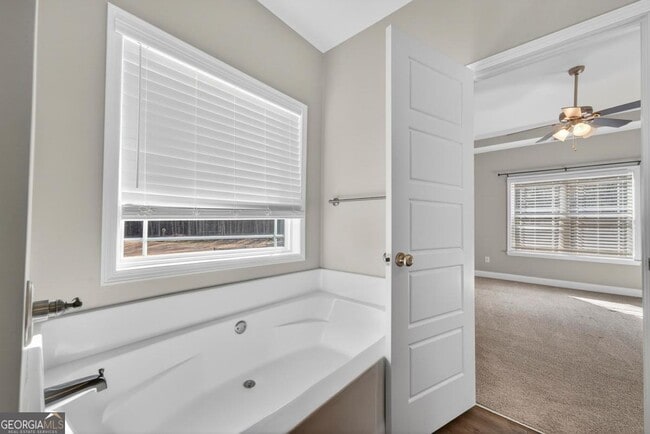 Building Photo - 180 Hunters Chase Ct