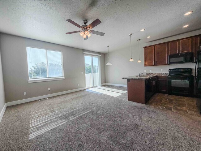 Building Photo - 3731 N Prairie Grass Dr