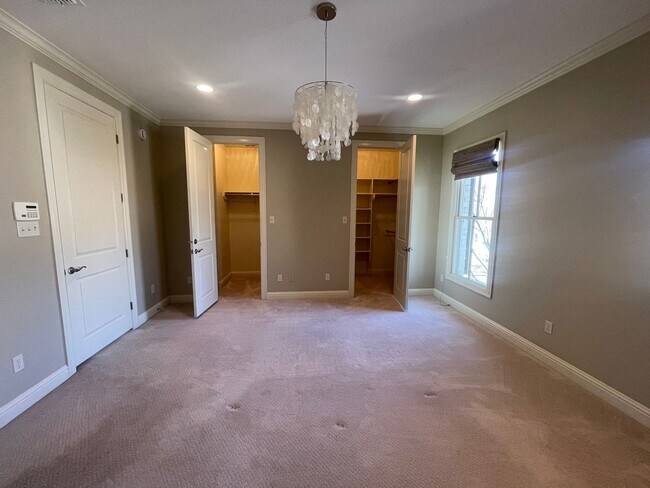 Building Photo - A Great Place To Call Home! Hoa Fees included in Rent