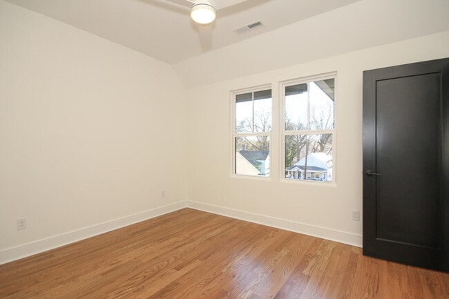 Building Photo - 1110 Greenleaf Ave