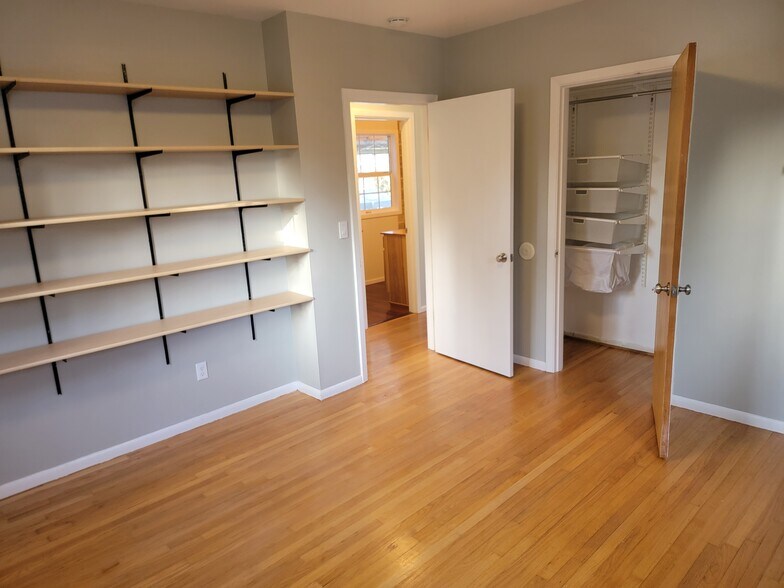 Building Photo - 8385 SW Avery St